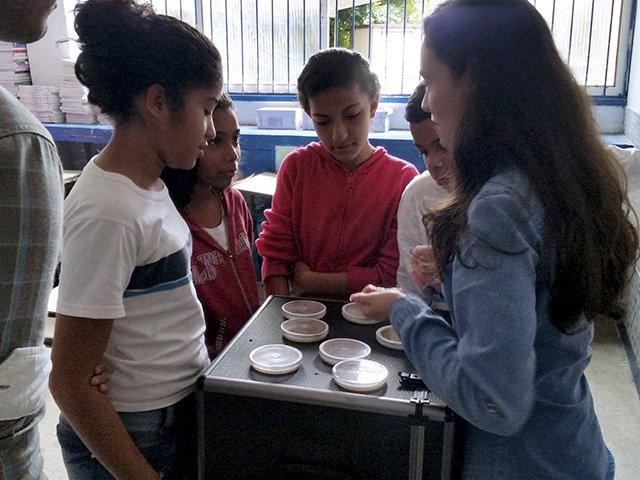 Alunos de pós- graduação do instituto de Microbiologia visitam a Escola Municipal Tenente Antônio João para falar sobre a microbiologia no dia a dia, dentro da disciplina tópicos especiais de divulgação cientifica